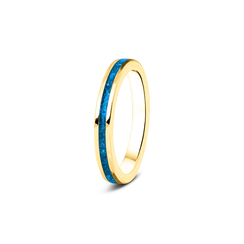 Gedenksieraad, ring 3 mm rondom zichtbaar gevuld met as of haar. Het vullen en sealen met onze speciale hars wordt in onze ambachtelijke edelsmederij gedaan. Marine