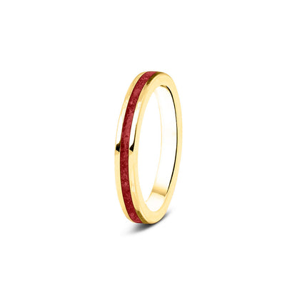 Gedenksieraad, ring 3 mm rondom zichtbaar gevuld met as of haar. Het vullen en sealen met onze speciale hars wordt in onze ambachtelijke edelsmederij gedaan. Red