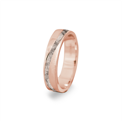 Gedenksieraad, ring  rondom zichtbaar gevuld met as of haar. Het vullen en sealen met onze speciale hars wordt in onze ambachtelijke edelsmederij gedaan. Silver