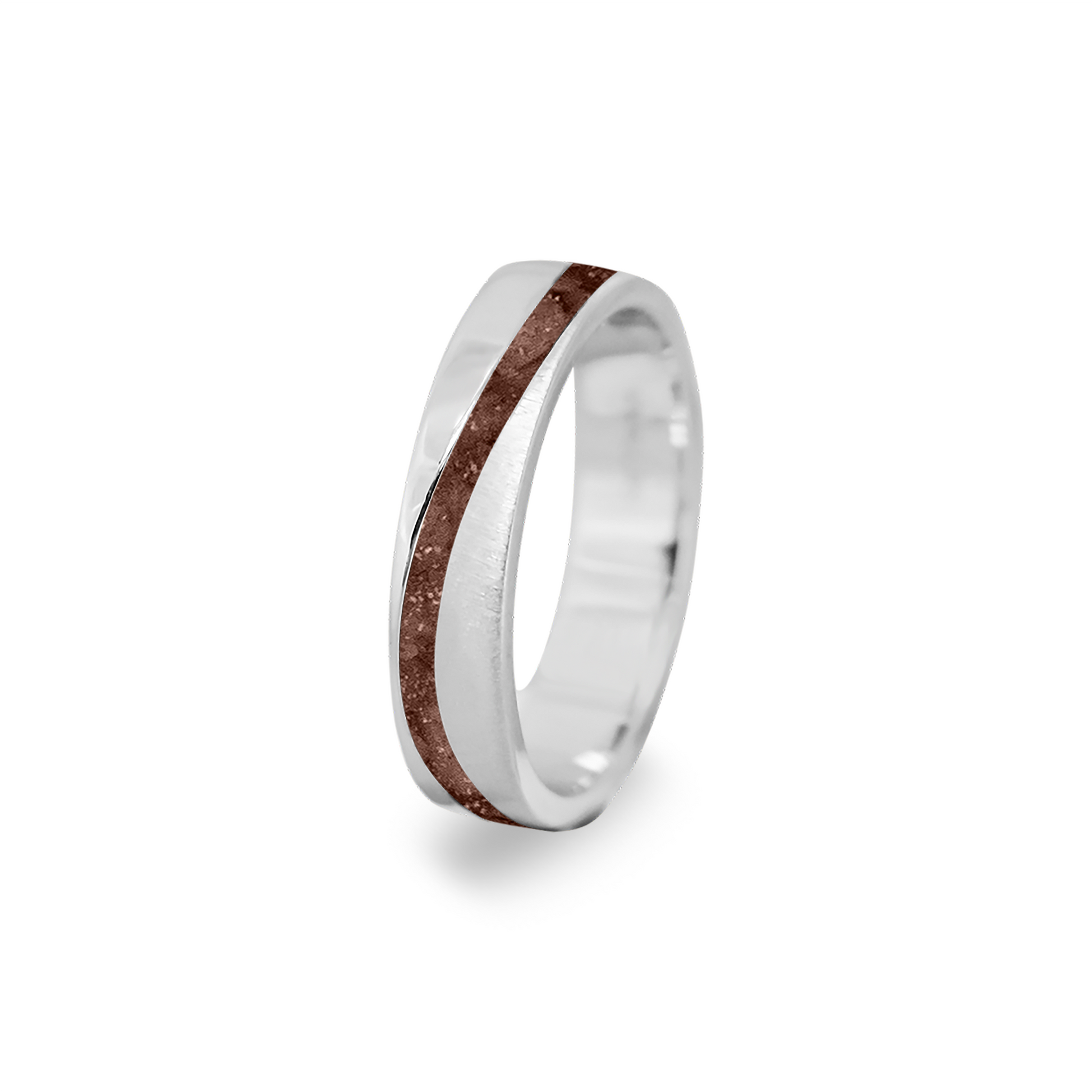 Gedenksieraad, ring  rondom zichtbaar gevuld met as of haar. Het vullen en sealen met onze speciale hars wordt in onze ambachtelijke edelsmederij gedaan. Brown