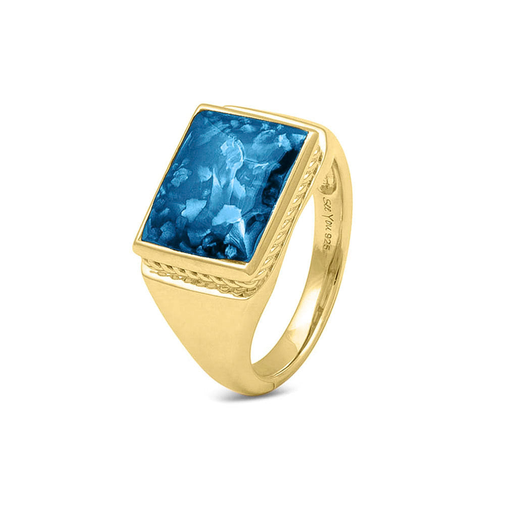 Rechthoekige zegelring waar as of haar  in verwerkt wordt, een mooi gedenksieraad. Marine