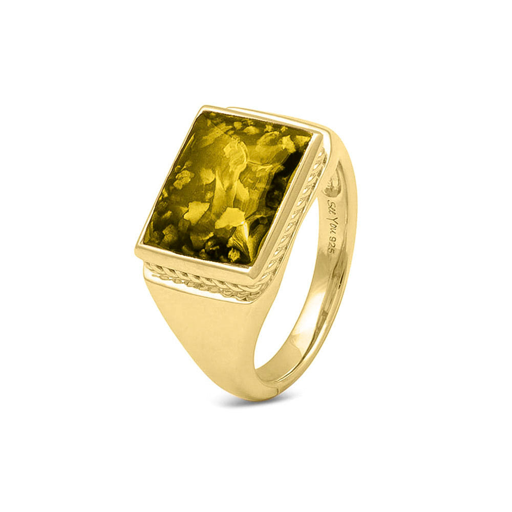 Rechthoekige zegelring waar as of haar  in verwerkt wordt, een mooi gedenksieraad. Yellow
