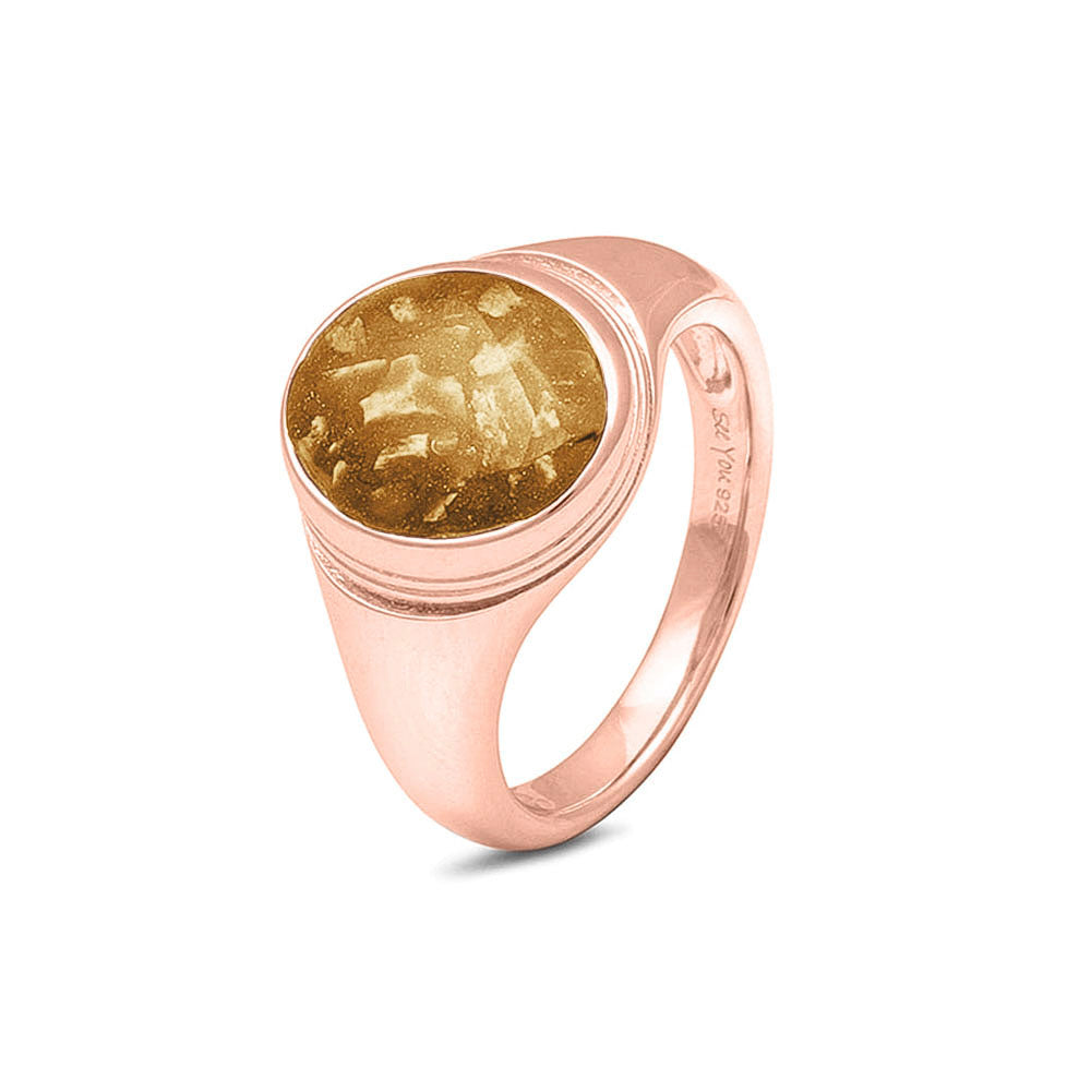 Ovale zegelring waar as of haar  in verwerkt wordt, een prachtig gedenksieraad. Gold