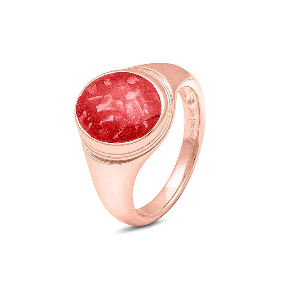 Ovale zegelring waar as of haar  in verwerkt wordt, een prachtig gedenksieraad. Red