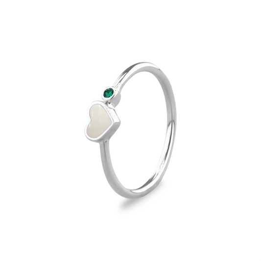 Gedenksieraad waarin een geboortesteen geplaatst wordt naar keuze. Het hartje van 6 mm wordt zichtbaar gevuld met as,haar of moedermelk. Mei