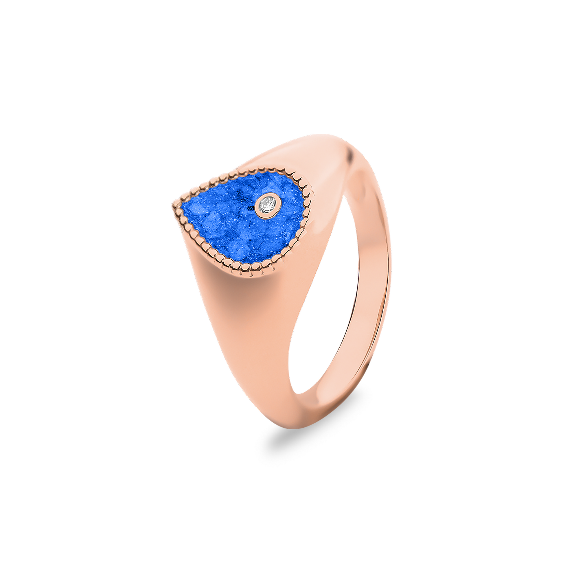 Ring  uit onze serie gedenksieraden, waar zichtbaar as of haar verwerkt wordt in het traanvormige compartiment met één diamant erin. Blue