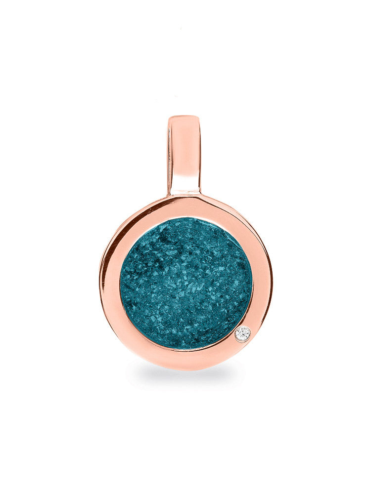 Ronde platte ashanger, gedenksieraad, waar as en haar in verwerkt wordt. Turquoise