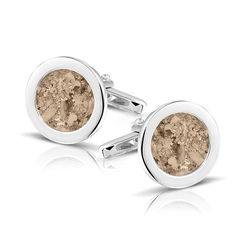 Ronde manchetknopen met as, zichtbaar gevuld, als herinneringssieraad. Transparent