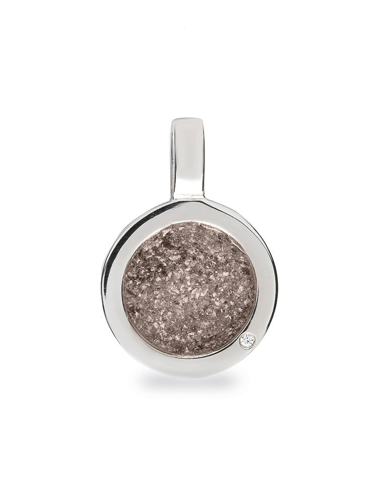 Ronde platte ashanger, gedenksieraad, waar as en haar in verwerkt wordt. Silver