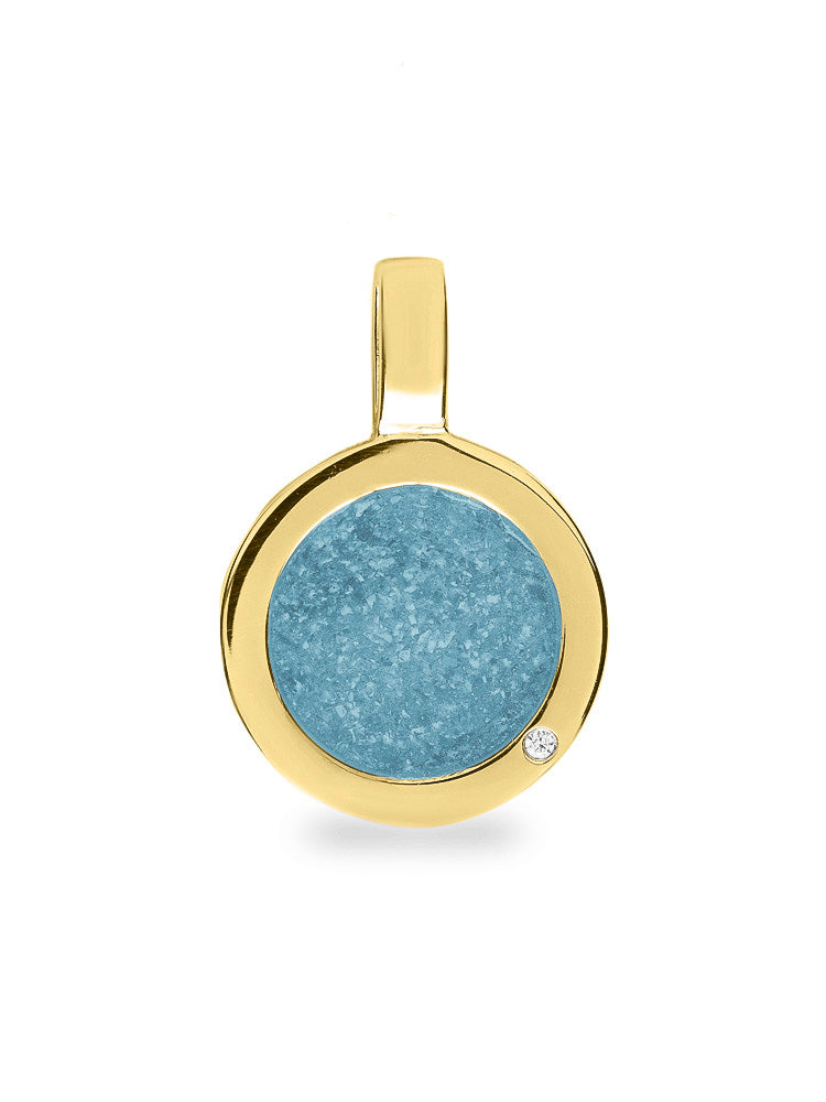 Ronde platte ashanger, gedenksieraad, waar as en haar in verwerkt wordt. Baby