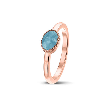 Afmeting ovaal: 8x6 mm, Ringband: 1.5 mm. Gedenksieraad, ring met een hartje er boven op , waar zichtbaar as of haar  in verwerkt wordt. Baby