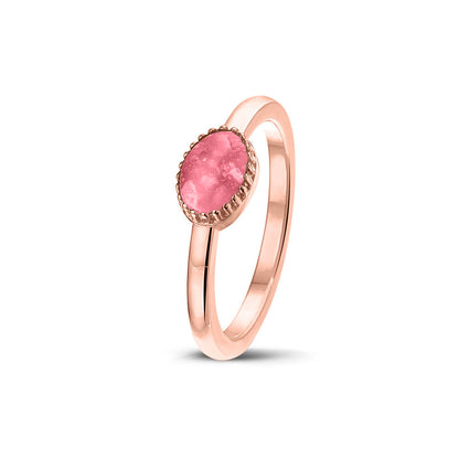 Afmeting ovaal: 8x6 mm, Ringband: 1.5 mm. Gedenksieraad, ring met een hartje er boven op , waar zichtbaar as of haar  in verwerkt wordt. Soft