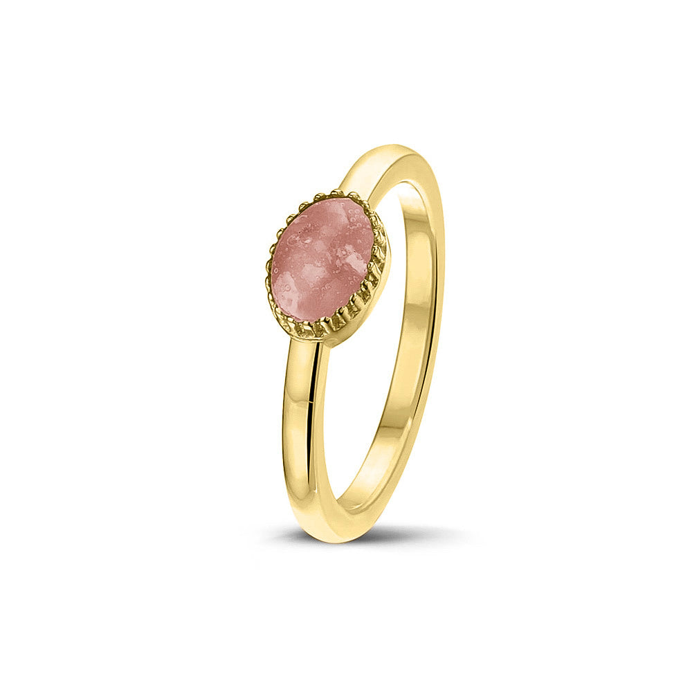 Afmeting ovaal: 8x6 mm, Ringband: 1.5 mm. Gedenksieraad, ring met een hartje er boven op , waar zichtbaar as of haar  in verwerkt wordt. Blush