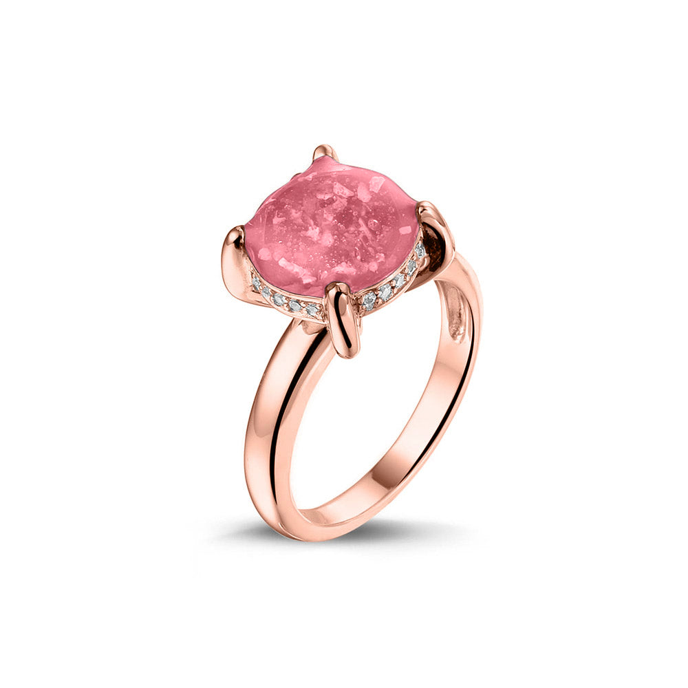 Gedenksieraad, asring 3 mm waar aan de bovenzijde zichtbaar as of haar verwerkt wordt, rondom aan de zijkant gezet met zirkonia's of diamanten naar keuze. Soft