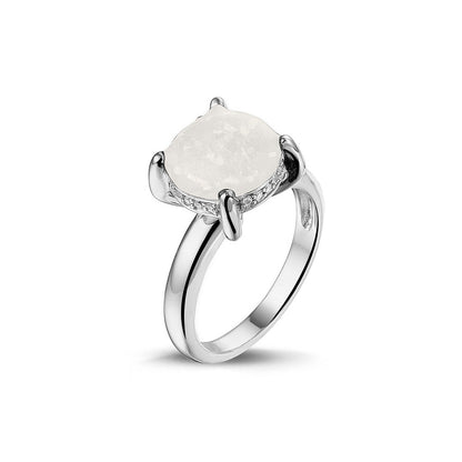 Gedenksieraad, asring 3 mm waar aan de bovenzijde zichtbaar as of haar verwerkt wordt, rondom aan de zijkant gezet met zirkonia's of diamanten naar keuze. White