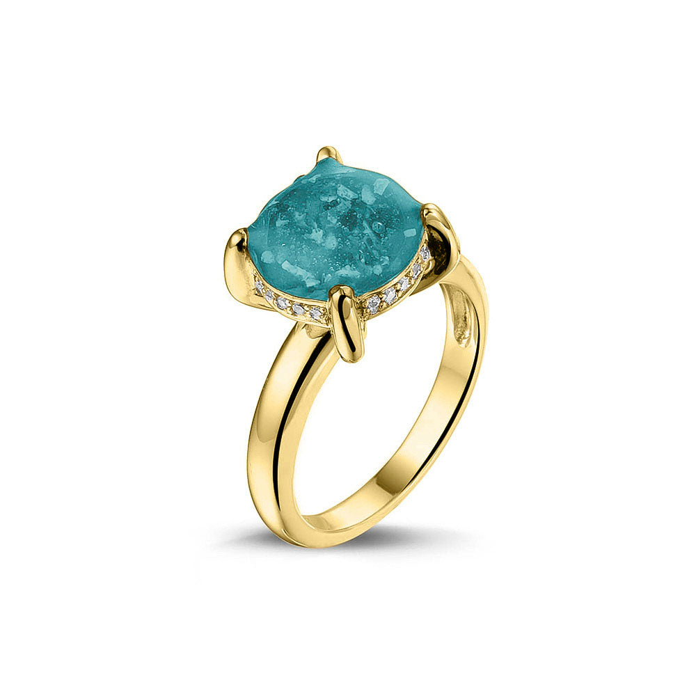Gedenksieraad, asring 3 mm waar aan de bovenzijde zichtbaar as of haar verwerkt wordt, rondom aan de zijkant gezet met zirkonia's of diamanten naar keuze. Aqua
