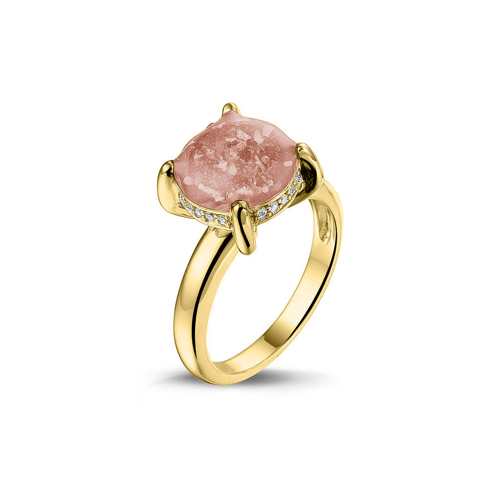 Gedenksieraad, asring 3 mm waar aan de bovenzijde zichtbaar as of haar verwerkt wordt, rondom aan de zijkant gezet met zirkonia's of diamanten naar keuze. Blush