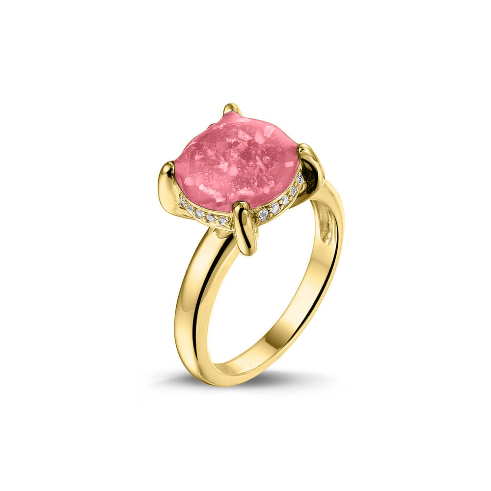 Gedenksieraad, asring 3 mm waar aan de bovenzijde zichtbaar as of haar verwerkt wordt, rondom aan de zijkant gezet met zirkonia's of diamanten naar keuze. Soft