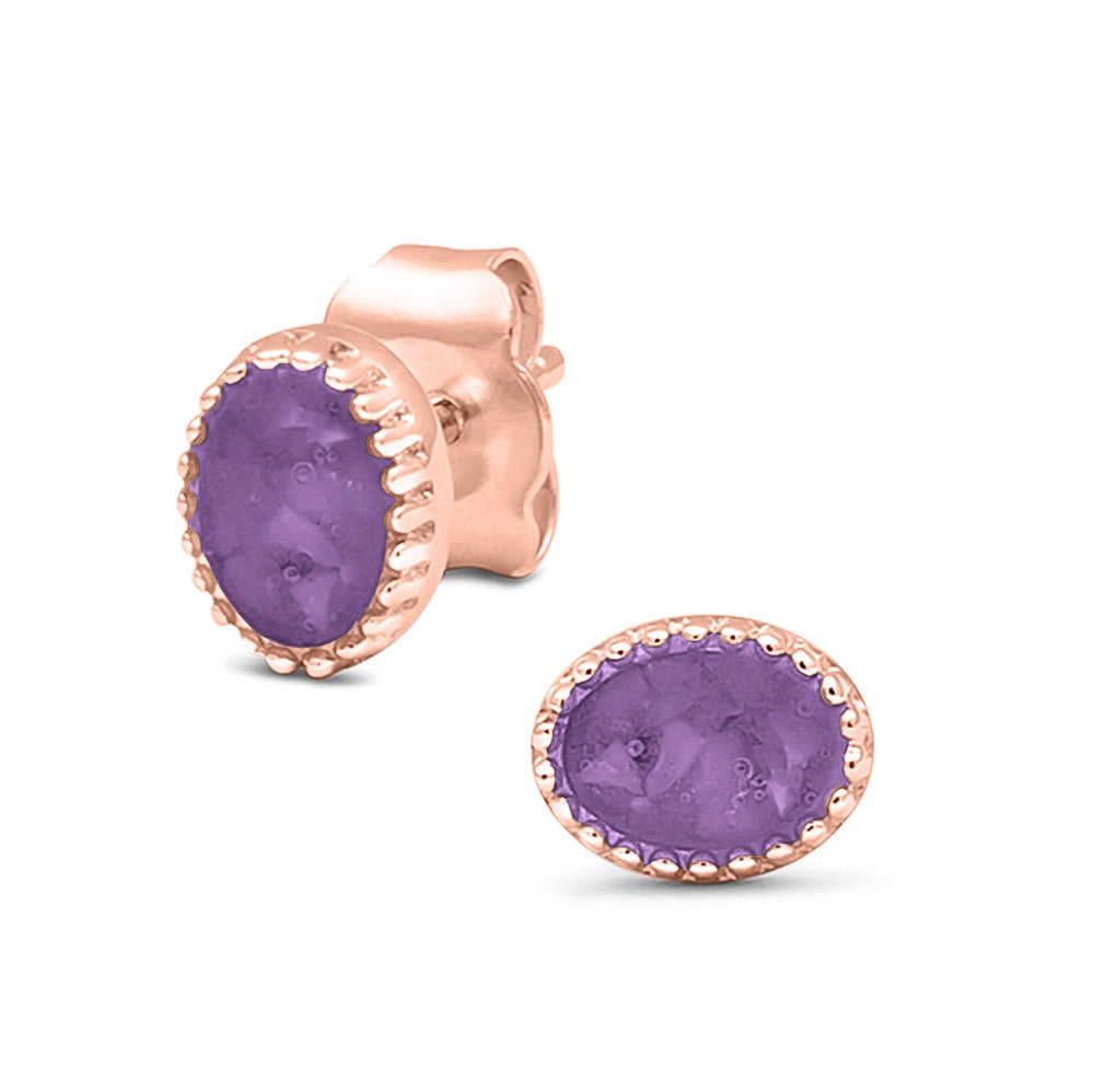 Ovaal gevormde oorstekers, aan de voorzijde zichtbaar gevuld met as of haar. Purple