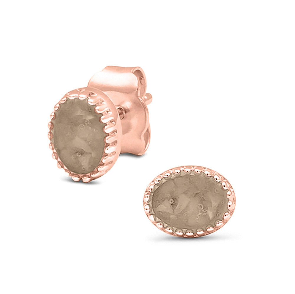 Ovaal gevormde oorstekers, aan de voorzijde zichtbaar gevuld met as of haar. Transparent