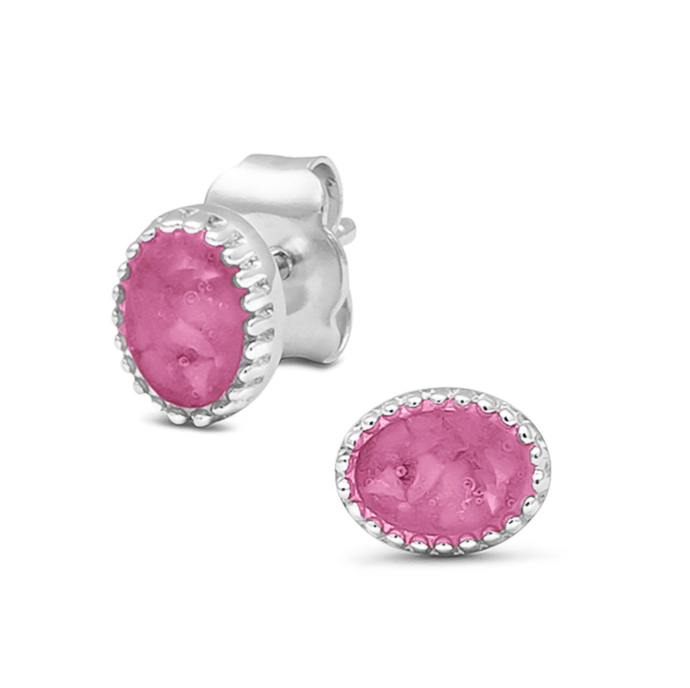 Ovaal gevormde oorstekers, aan de voorzijde zichtbaar gevuld met as of haar. Fluo