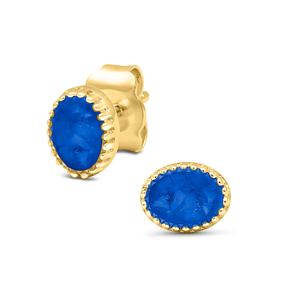 Ovaal gevormde oorstekers, aan de voorzijde zichtbaar gevuld met as of haar. Blue