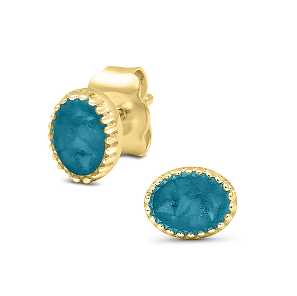 Ovaal gevormde oorstekers, aan de voorzijde zichtbaar gevuld met as of haar. Turquoise
