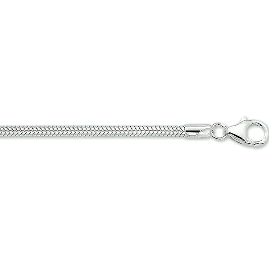 Zilveren collier gepolijst met slangen schakel. Dit type collier heeft een subtiele look. De ketting kan mooi gecombineerd worden met onze zilveren gedenksieraden