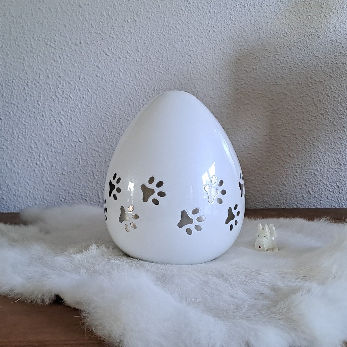 Deze orginele  metalen mini urn is gemaakt van hoogwaardige materialen zoals messing en aluminium, voorzien van een laklaag.alle