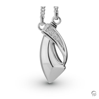 Deze ashanger wordt compleet geleverd met een 45 cm gourmette collier vast aan de hanger. In zilver afgewerkt met zirkonia's, in goud met diamanten.