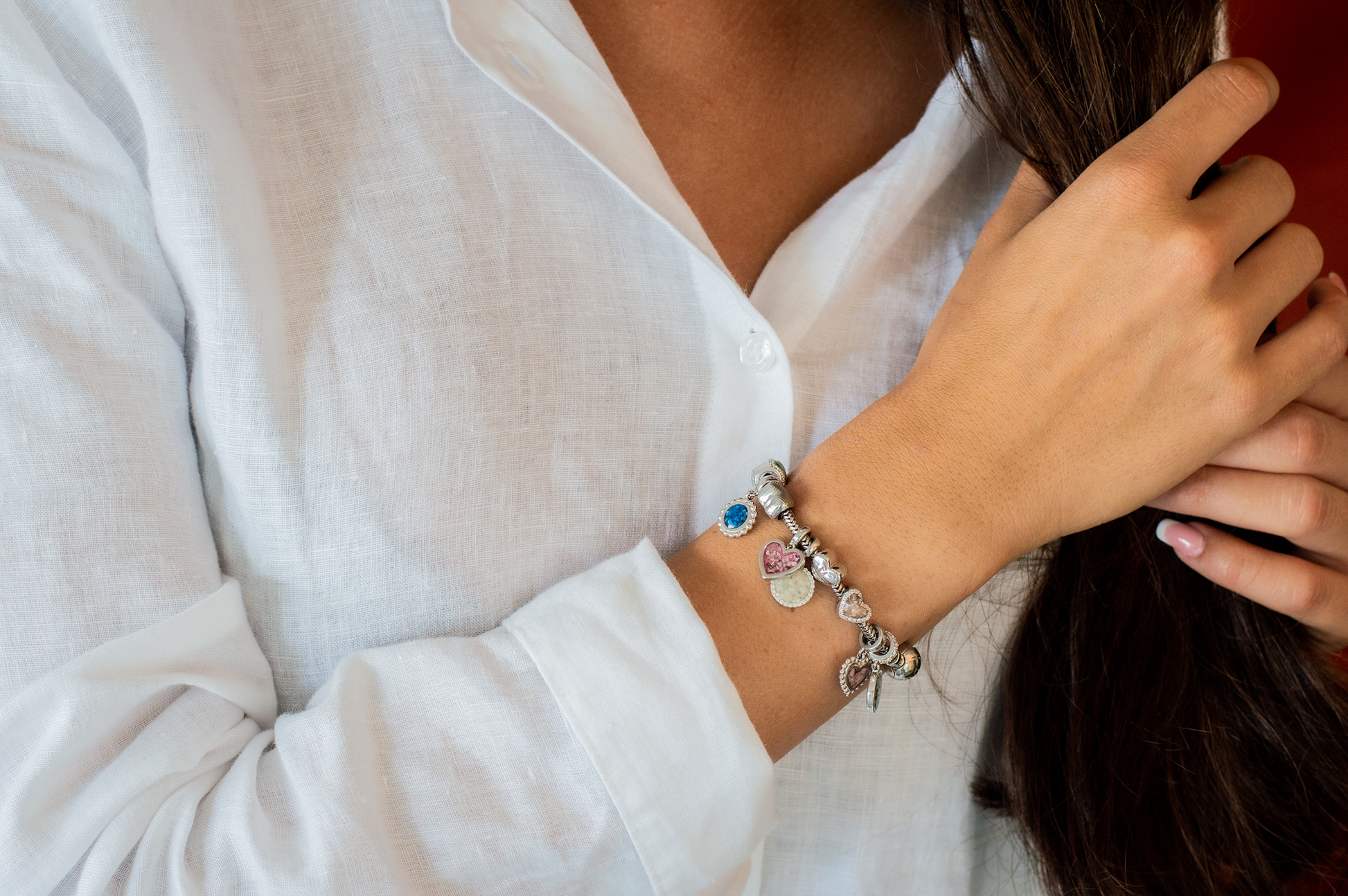 Zilveren bedelarmband verkrijgbaar in 3 lengtematen. In de armband zelf kan geen as of haar bewaard worden, enkel in de bedels. Tevens geschikt voor pandora bedels.alle