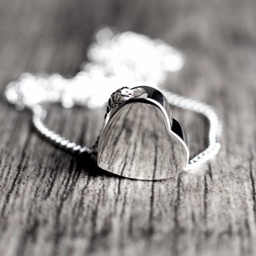 Hanger in hart vorm, de ashangers uit deze collectie gedenksieraden zijn eenvoudig zelf te vullen .Alle