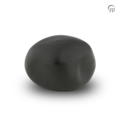 Deze keramische knuffelkeitjes worden op ambachtelijke wijze vervaardigd, waardoor geen enkel keitje hetzelfde is en voorzien van een bijzondere laklaag. 