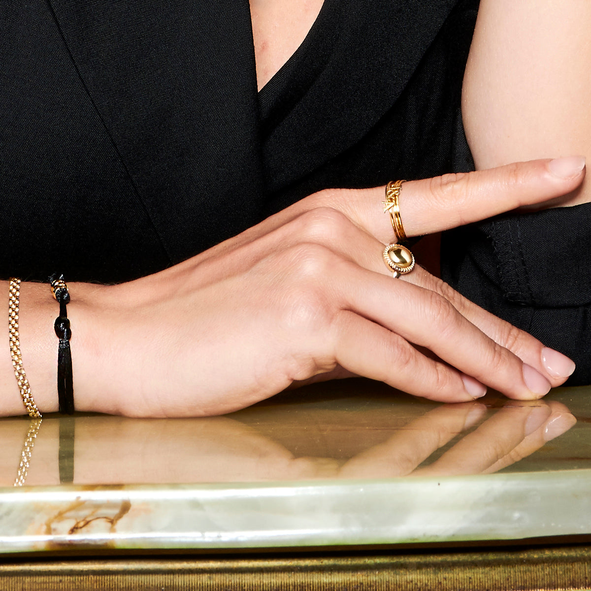 14 KT geelgouden aanschuifring met letter van het alfabet. Ook het "&"teken is beschikbaar om letters te combineren met een andere letter aanschuifring. Alle