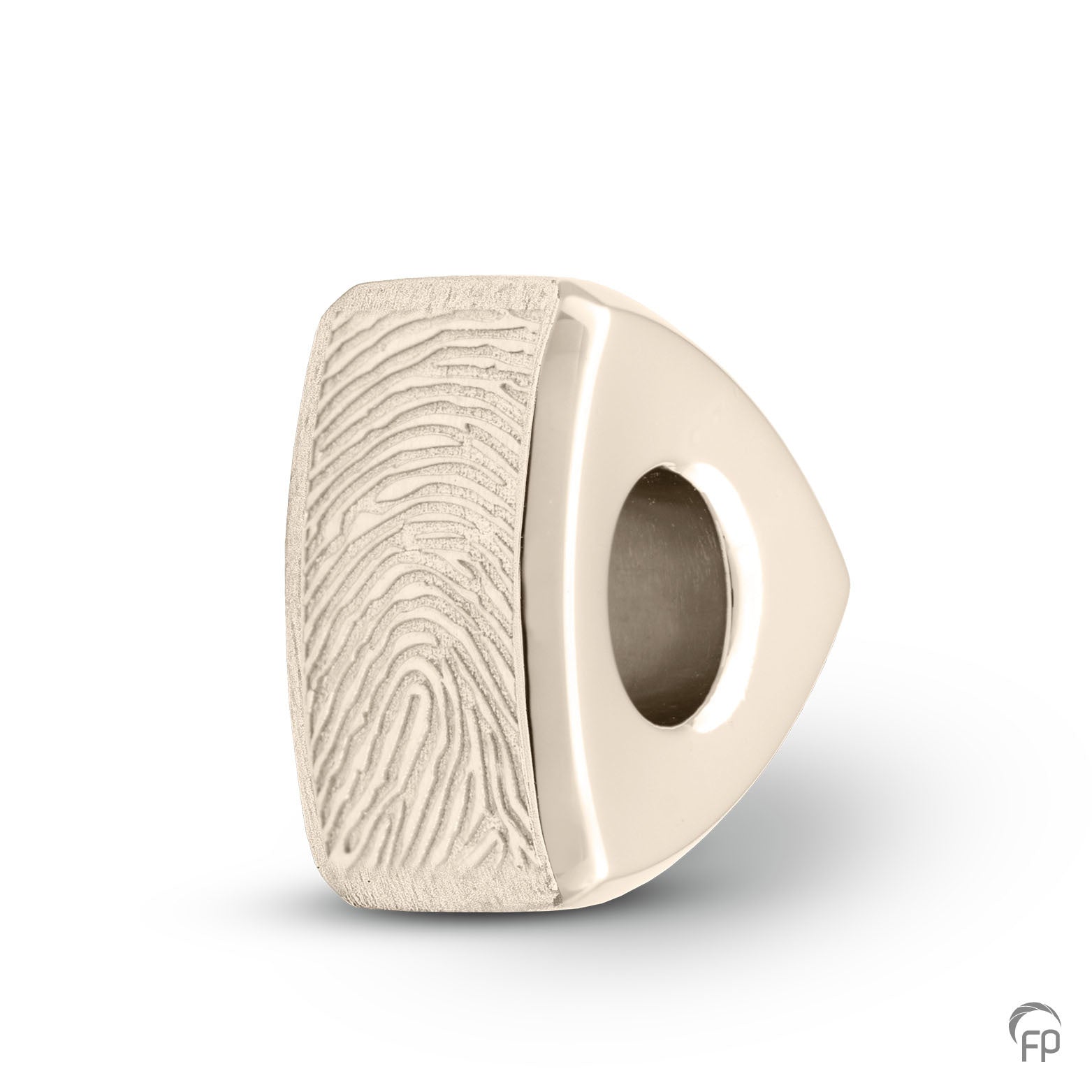 Hoogte: 14 mm, Afwerking: Mat. De gedenkbedel is enerzijds geschikt om as en haar in te verwerken en tevens om een vingerafdruk of andere gravure op af te beelden. 