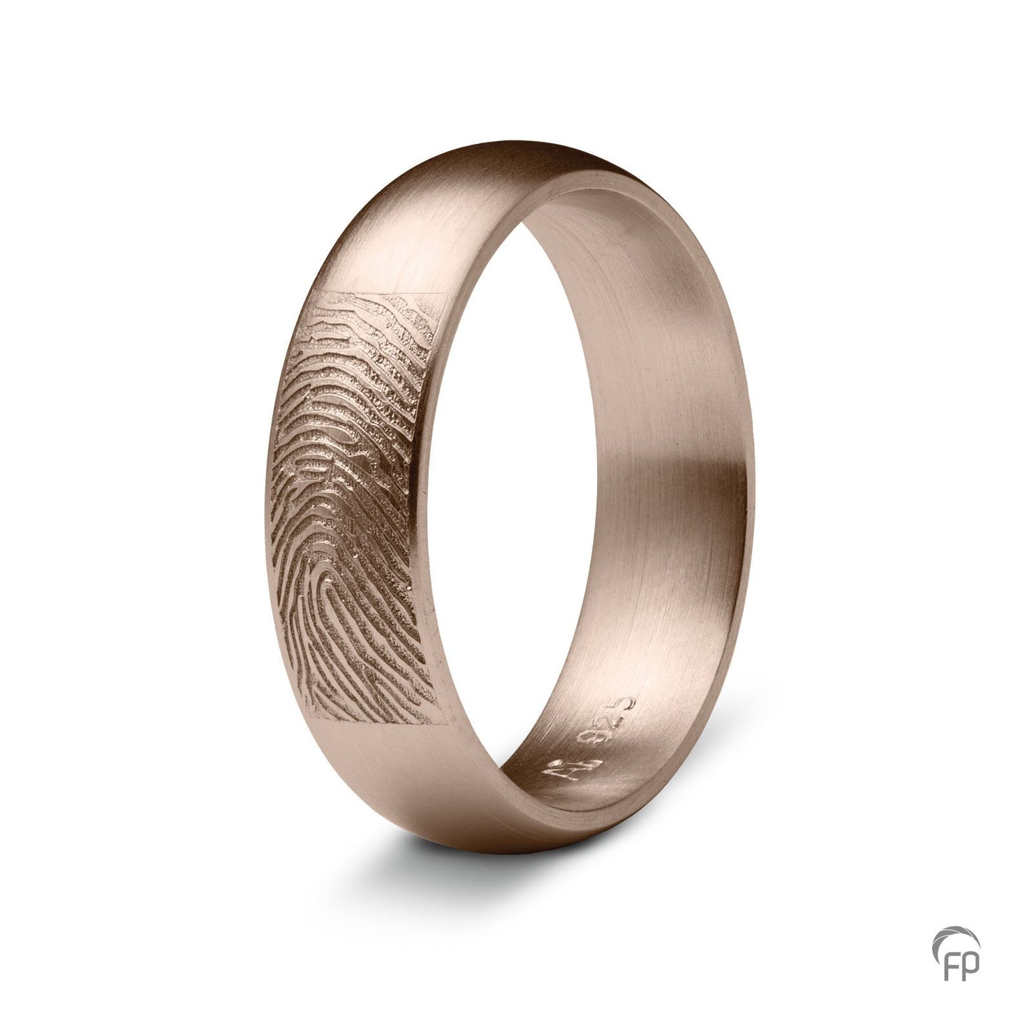 Deze ring van 6 mm breedte met vingerafdruk, heeft een stijlvol en strak design. Het is een tijdloos gedenksieraad met een afwerking naar keuze in glans of matte look. 