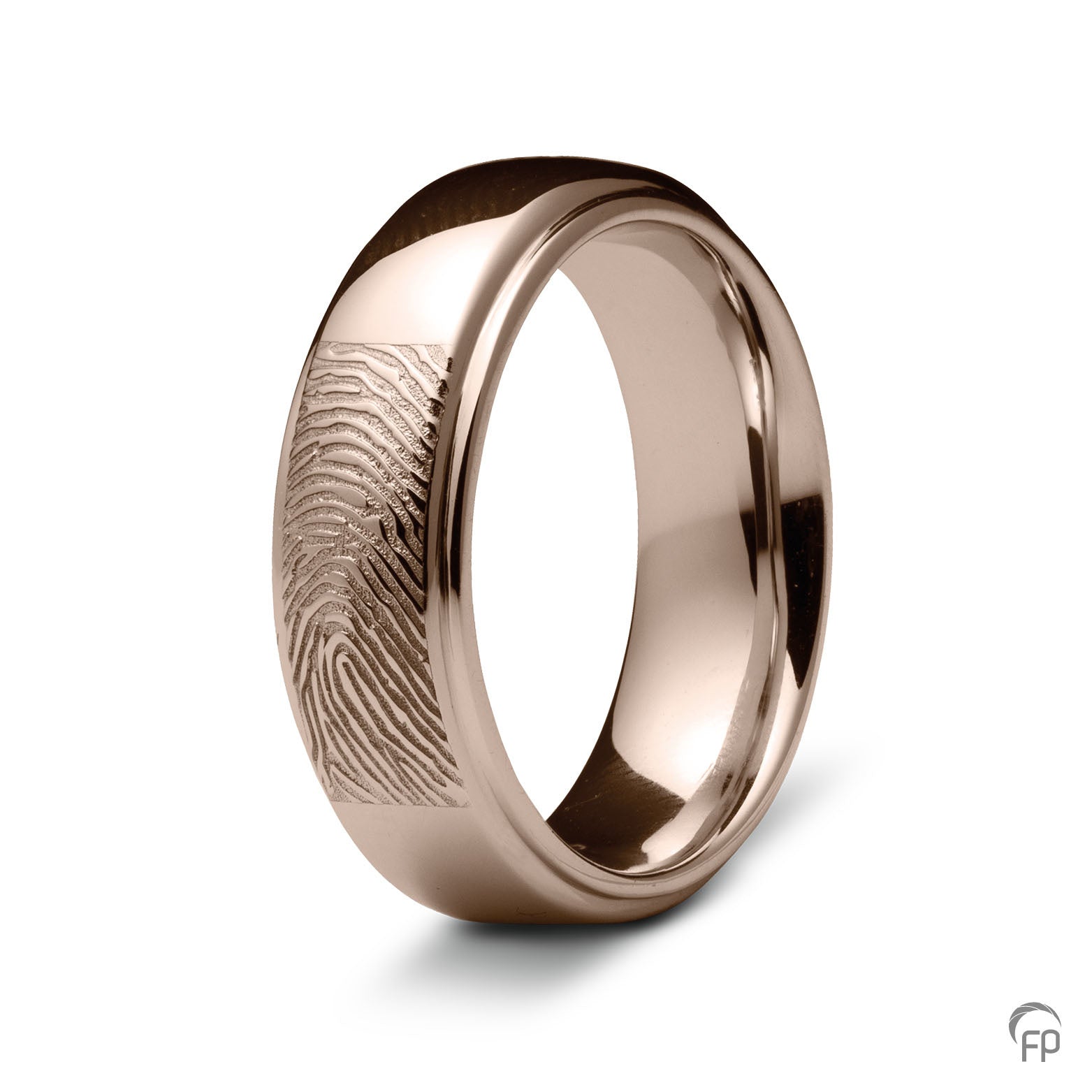Deze ring van 6 mm breedte met vingerafdruk, heeft een stijlvol en strak design. Het is een tijdloos gedenksieraad met een afwerking naar keuze in glans of matte look. 
