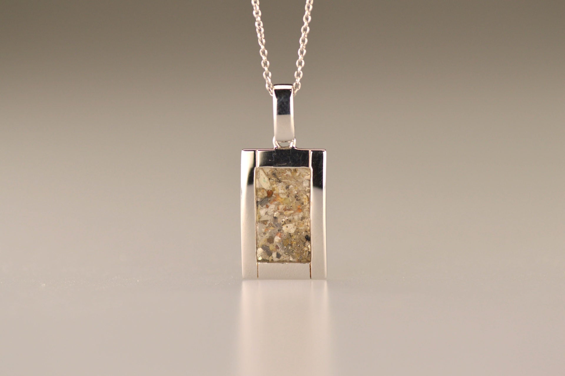 Ashanger rechthoekig, gedenksieraad, waar as en haar in verwerkt wordt.alle