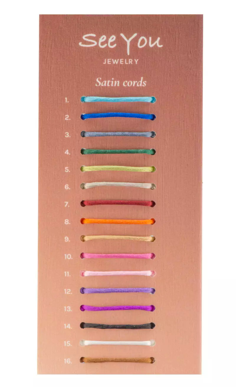 Satijnen koord armband, met klavertje vier. Alle