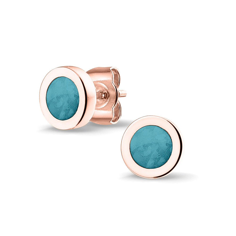 Rond gevormde oorstekers 8 mm aan de voorzijde zichtbaar gevuld met as of haar. Turquoise