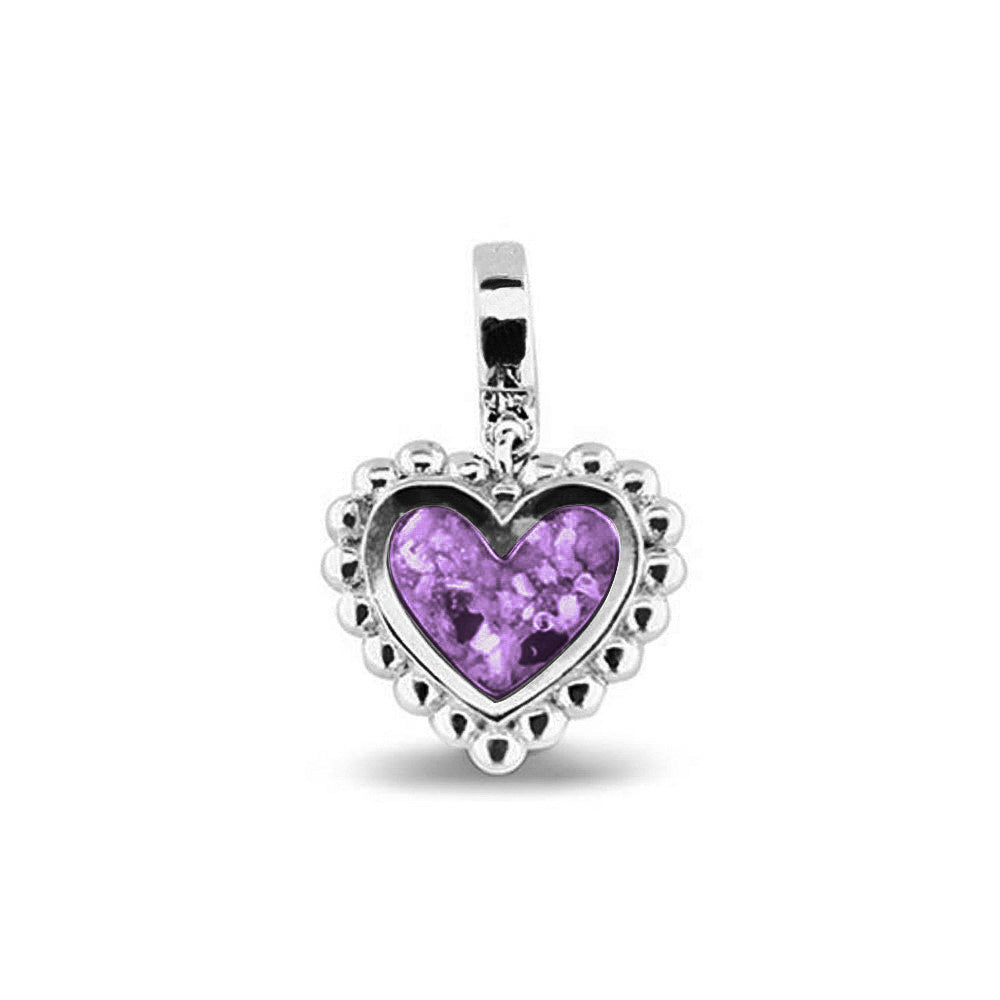Hartvormige asbedel, die aan de voorzijde zichtbaar gevuld wordt met as of haar. Het vullen en sealen met een keuze in 20 kleuren, wordt in onze ambachtelijke edelsmederij gedaan. Purple