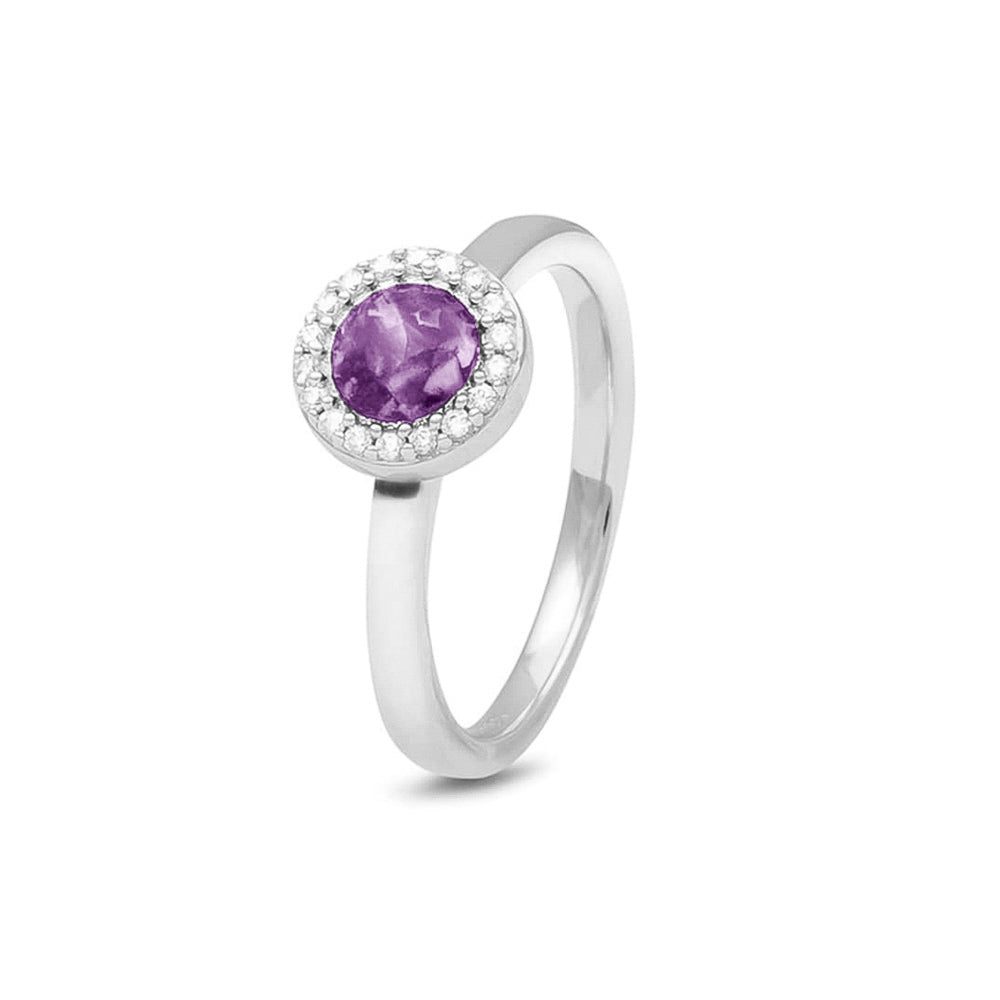  Gedenksieraad, ring 2.5 mm breed met edelstenen naar keuze rondom het compartiment  waar zichtbaar as of haar  in verwerkt wordt. Purple