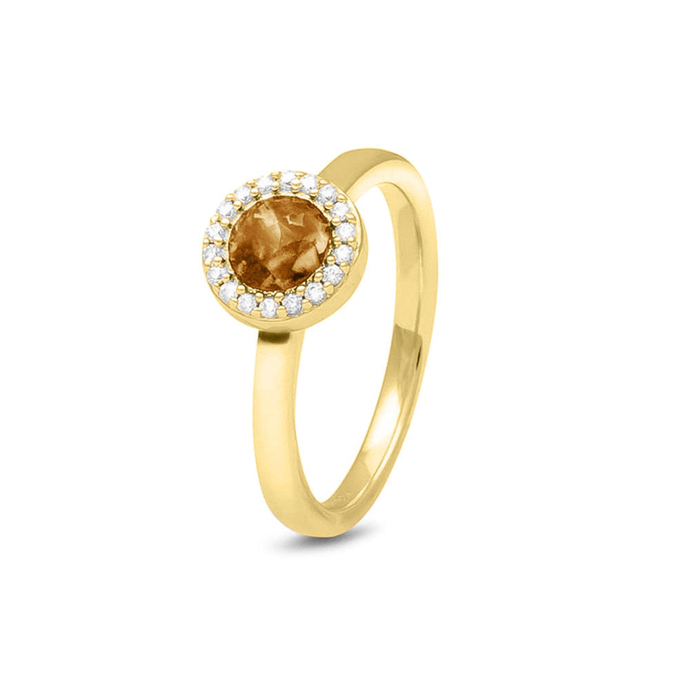  Gedenksieraad, ring 2.5 mm breed met edelstenen naar keuze rondom het compartiment  waar zichtbaar as of haar  in verwerkt wordt. Gold