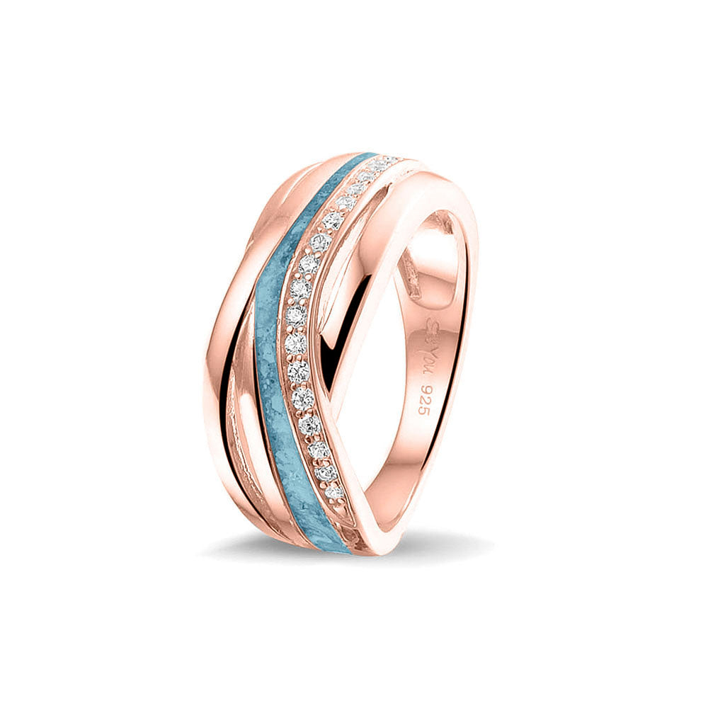 Gedenksieraad, creatieve ring 8 mm waar aan de bovenzijde zichtbaar as of haar verwerkt wordt in een deel van de ringband, een andere band is gezet met zirkonia's of diamanten naar keuze. Baby