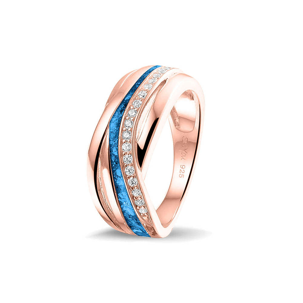 Gedenksieraad, creatieve ring 8 mm waar aan de bovenzijde zichtbaar as of haar verwerkt wordt in een deel van de ringband, een andere band is gezet met zirkonia's of diamanten naar keuze. Marine