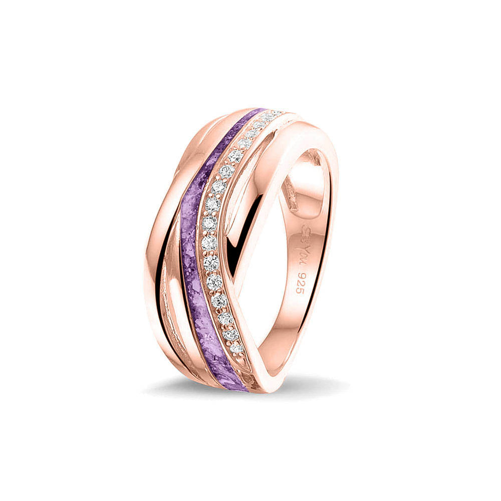 Gedenksieraad, creatieve ring 8 mm waar aan de bovenzijde zichtbaar as of haar verwerkt wordt in een deel van de ringband, een andere band is gezet met zirkonia's of diamanten naar keuze. Purple