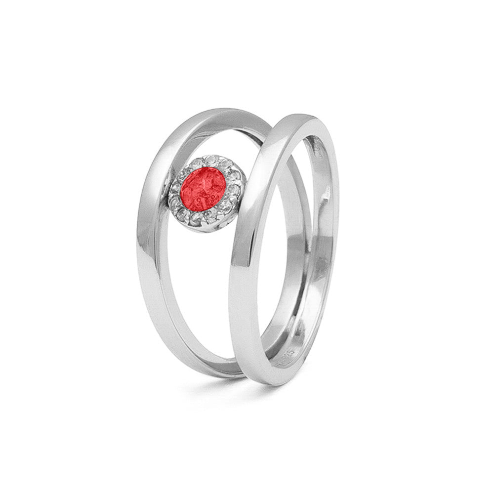 Gedenksieraad, gladde ring waar aan de bovenzijde zichtbaar as of haar verwerkt wordt, rondom gezet met zirkonia's of diamanten naar keuze. Red
