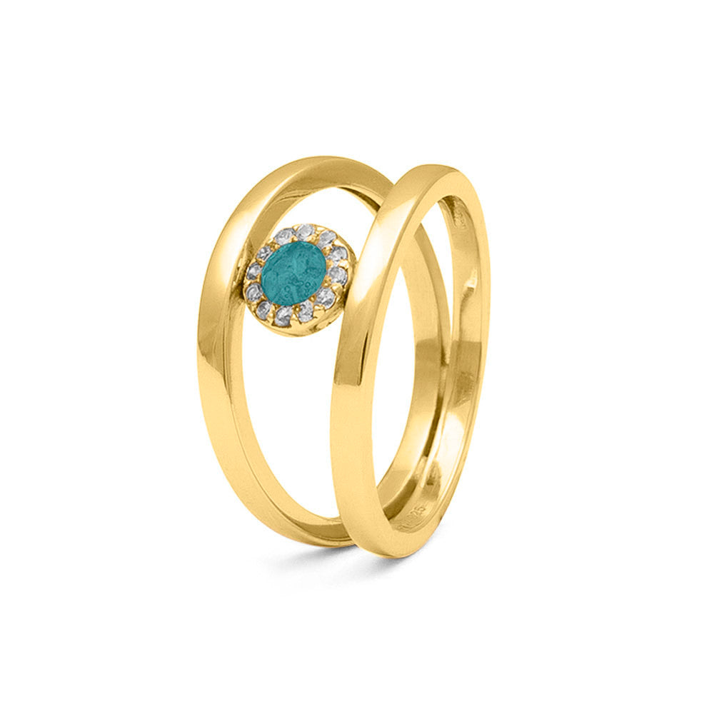 Gedenksieraad, gladde ring waar aan de bovenzijde zichtbaar as of haar verwerkt wordt, rondom gezet met zirkonia's of diamanten naar keuze. Aqua