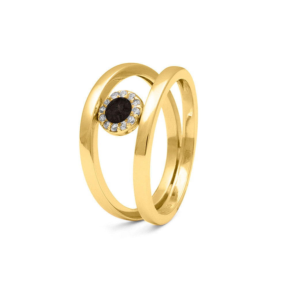 Gedenksieraad, gladde ring waar aan de bovenzijde zichtbaar as of haar verwerkt wordt, rondom gezet met zirkonia's of diamanten naar keuze. Black