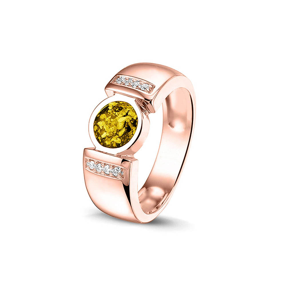 Ring 6 mm uit onze serie gedenksieraden, waar zichtbaar as of haar verwerkt wordt in het ronde ornament geflankeerd door acht stuks zirkonia's of diamanten naar keuze. Yellow